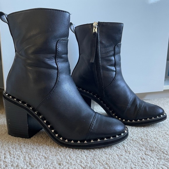 8.5 Charles David Frazz Studded Block-Heel Booties - Picture 3 of 5